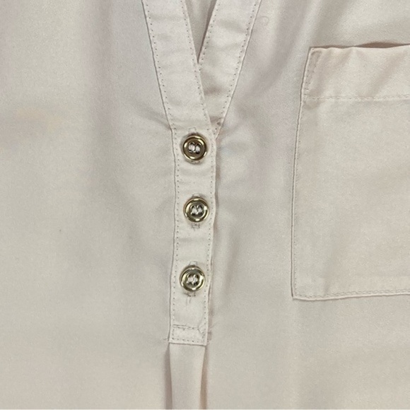 H&M Top Womens Size 4 Cream Sleeveless V-neck Popover Buttons Summer Blouse - Picture 7 of 11